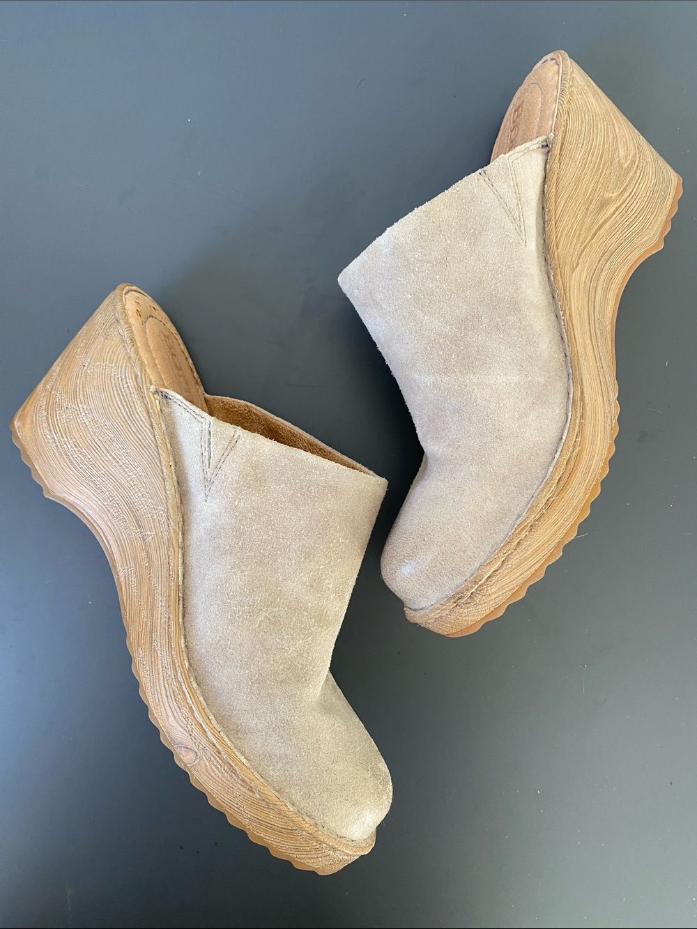 Born Taupe Suede Wedge Clogs Sz 10 Boho Cottage Western Coastal Casual Versatile - Picture 2 of 15